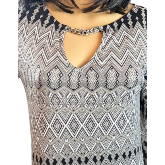 (5 for $25) Jennifer Lopez Keyhole Sheath dress in Retro Geo Print Size Small - Picture 6 of 8